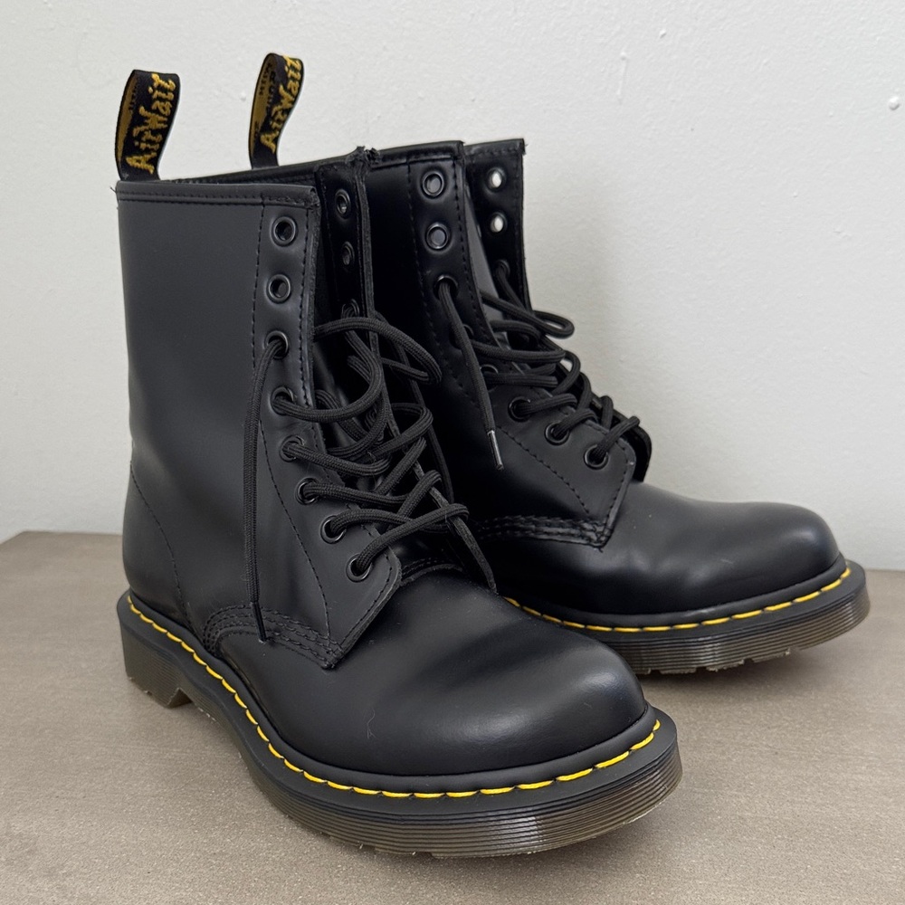 Dr. Martens 1460 WOMEN'S SMOOTH LEATHER LACE UP BOOTS